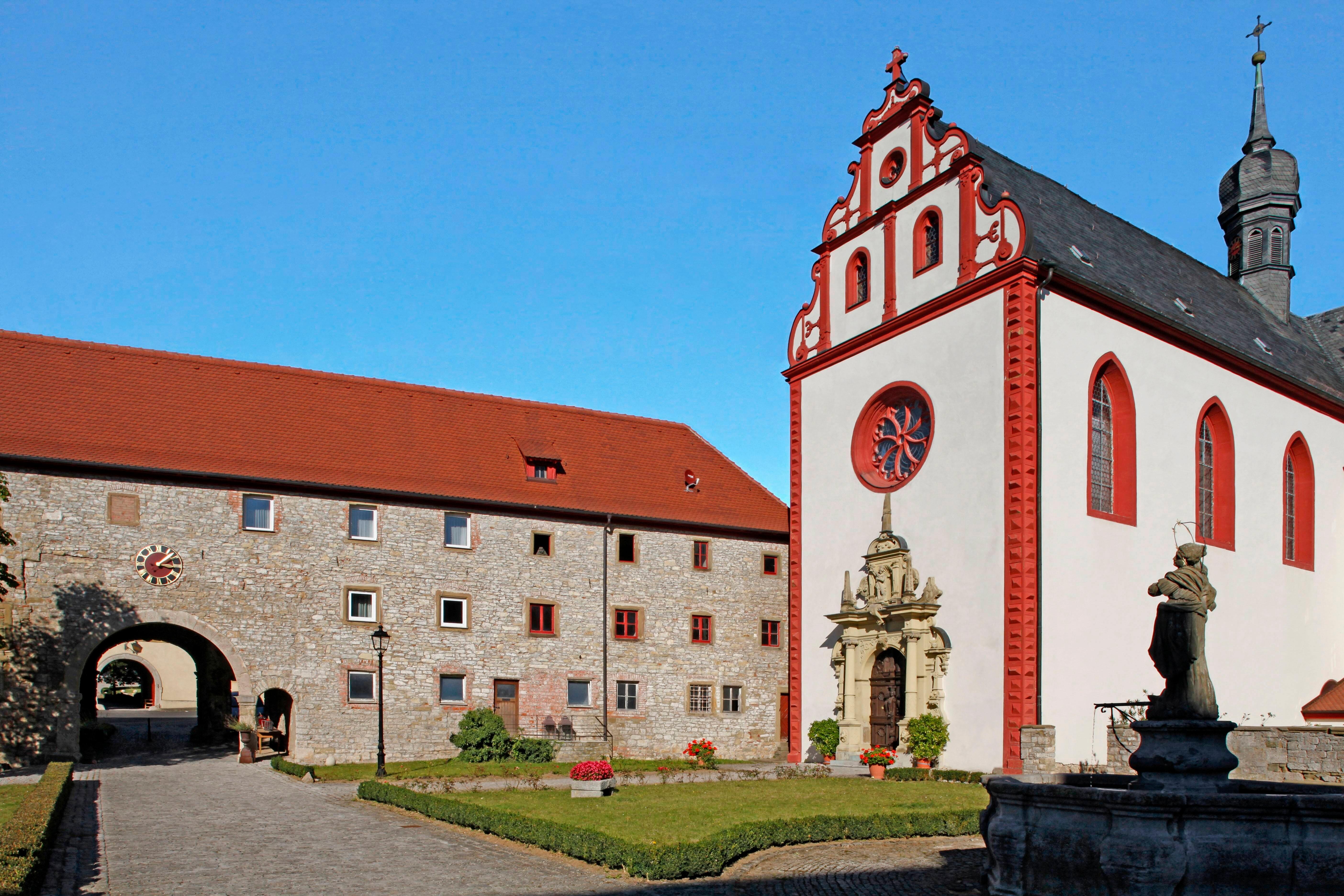 Ehemaliges Kartäuserkloster mit Pfarrkirchen in Tückelhausen, einem Stadtteil von Ochsenfurt.