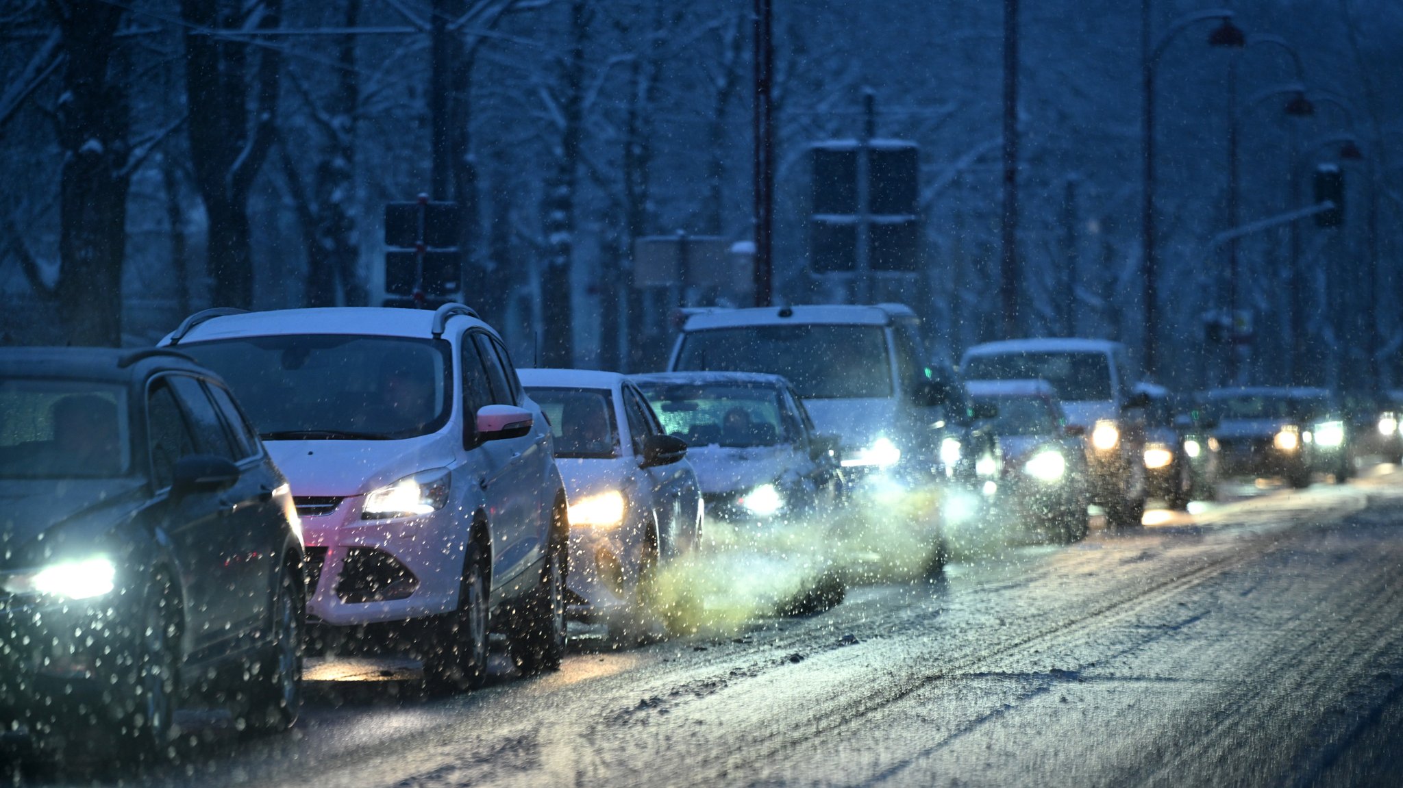  Wetter in Bayern: Teils Regen, Schnee und glatte Straßen