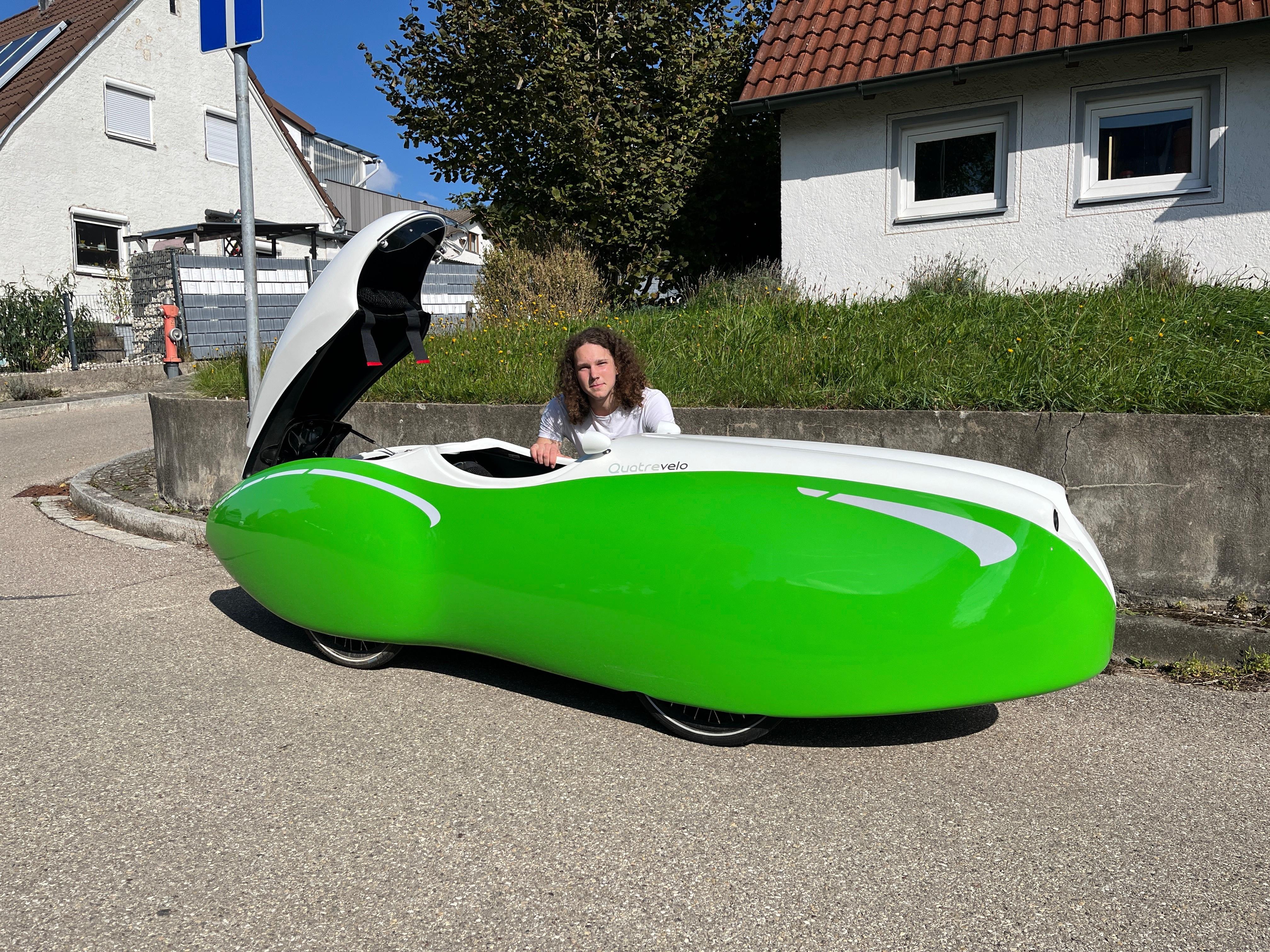 Lukas Zach fährt der Umwelt zuliebe täglich 30 Kilometer mit seinem Velomobil zur Schule. 
