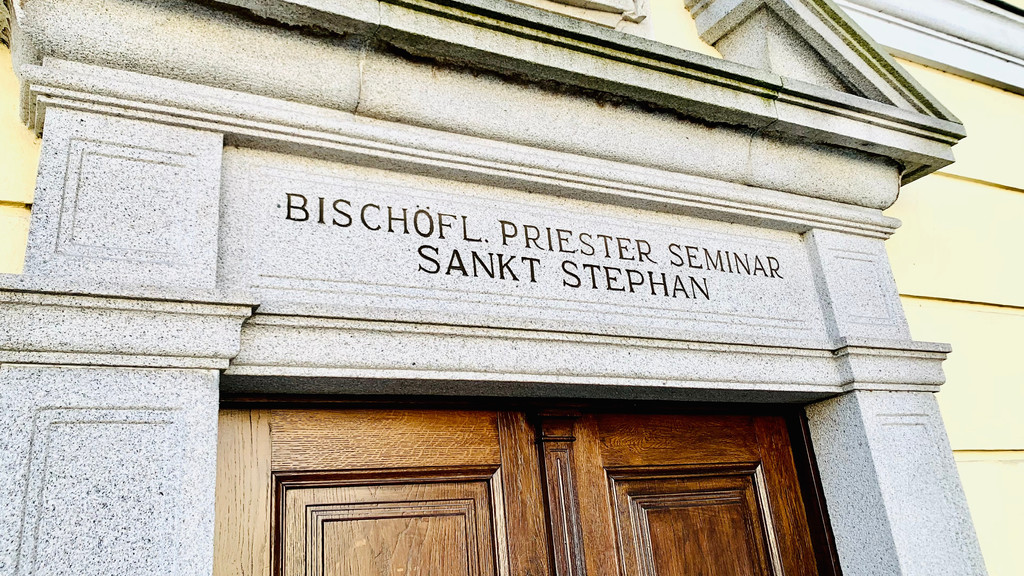 Eingang zum Priester Seminar Passau