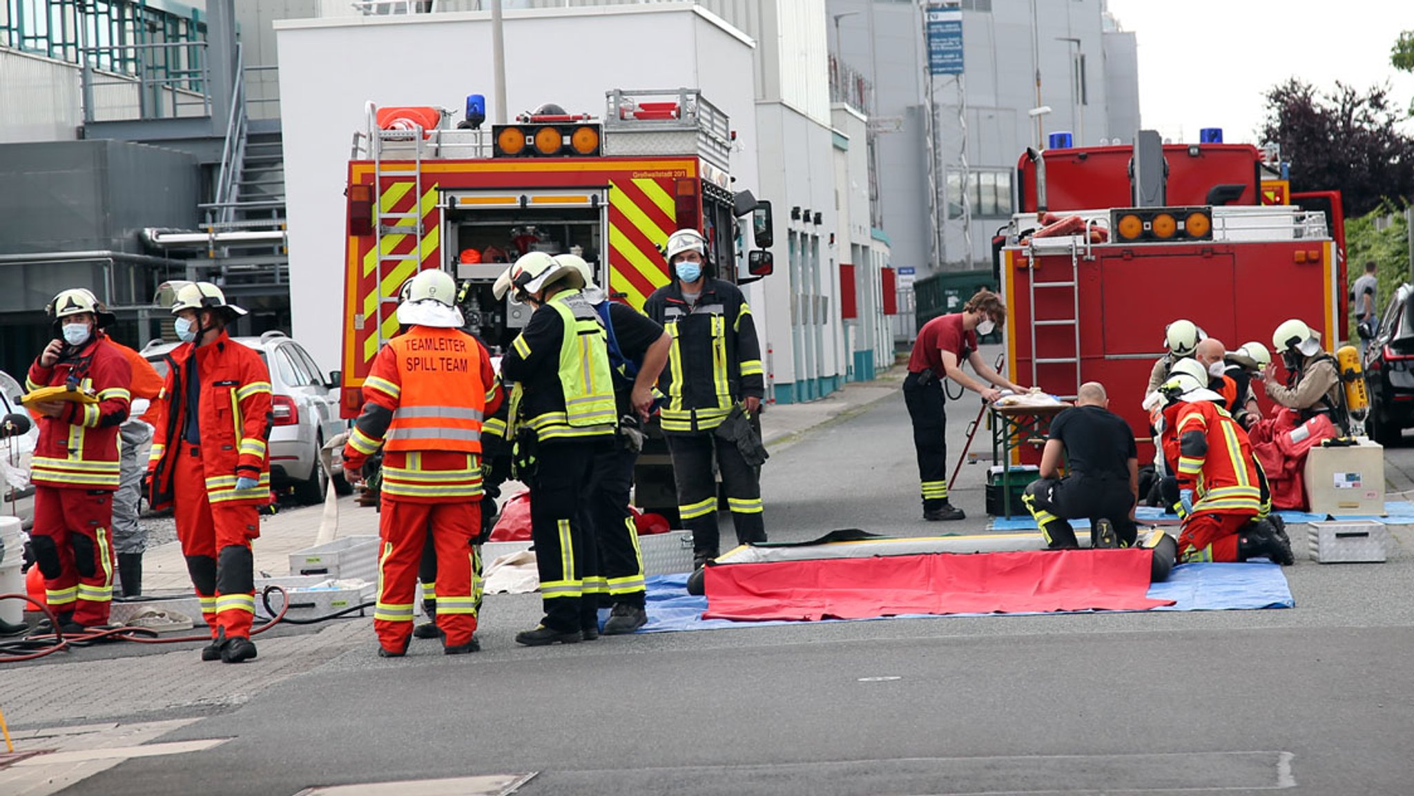 In Großwallstadt im Landkreis Miltenberg ist es zu einem Chemieunfall bei der Firma Alcon gekommen.