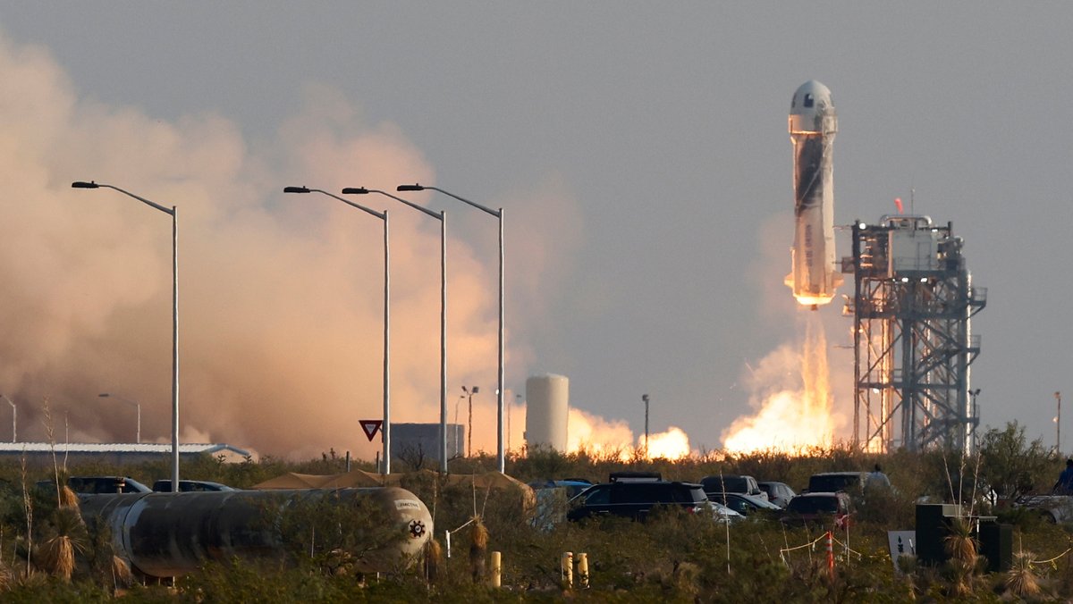 Rakete mit Jeff Bezos an Bord beim Start