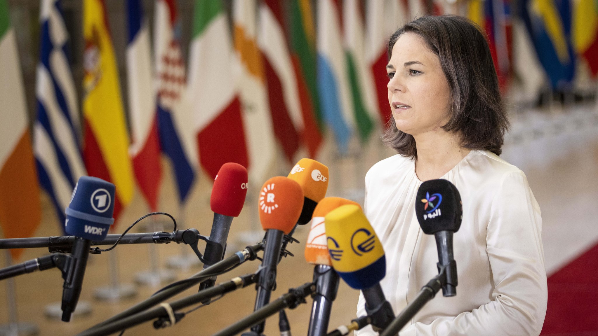 Annalena Baerbock (Bündnis 90/Die Grünen), Bundesaußenministerin, aufgenommen bei einem Doorstep im Rahmen des Rats für Außenbeziehungen in Brüssel, 13.11.2023.