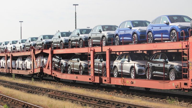 Neuwagentransport per Zug | Bild: BR / Marcel Kehrer Neuwagentransport per Zug