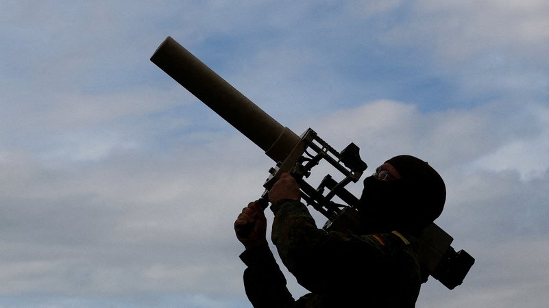 HP47-Jammer der Bundeswehr zur Drohnenabwehr (Symbolbild) | Bild: REUTERS/Lisi Niesner HP47-Jammer der Bundeswehr zur Drohnenabwehr (Symbolbild)