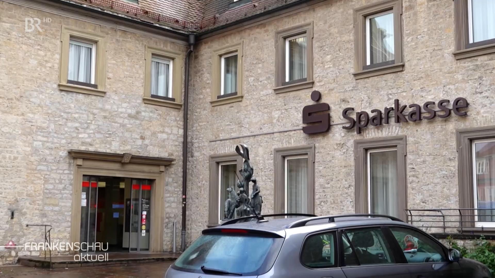 Gebäude einer Sparkasse.