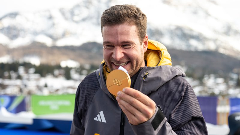 Johannes Lochner (Deutschland) jubelt über Sieg und Goldmedaille. | Bild: picture alliance / Eibner-Pressefoto | Memmler Johannes Lochner (Deutschland) jubelt über Sieg und Goldmedaille.