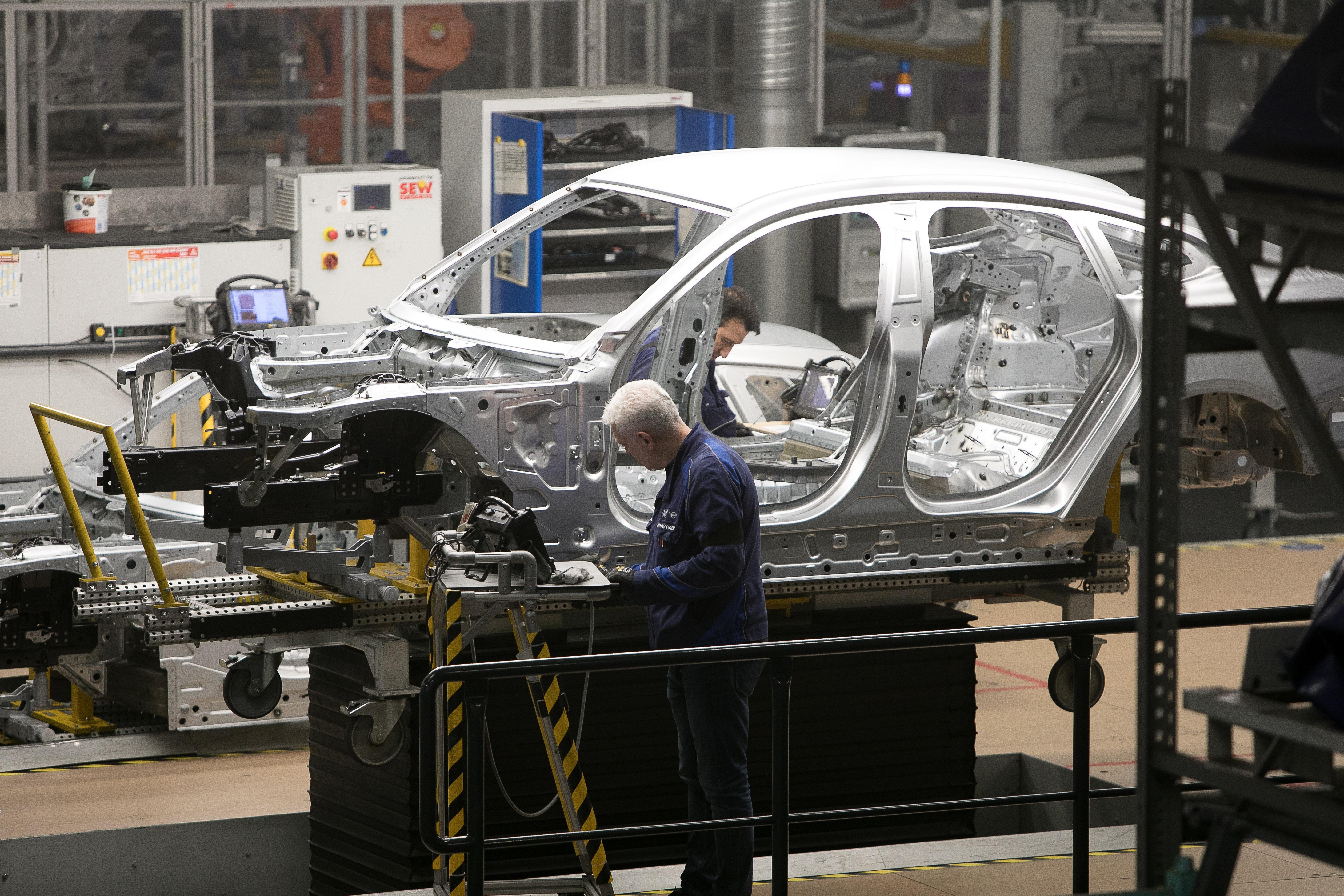 Karosseriebau bei einem bayerischen Automobilhersteller. 