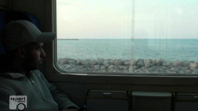 Sie hoffen auf ein besseres Leben und fliehen nach Europa: junge Einwanderer aus Nordafrika. Die report München-Reportage. | Bild: Bayerischer Rundfunk 2024 Sie hoffen auf ein besseres Leben und fliehen nach Europa: junge Einwanderer aus Nordafrika. Die report München-Reportage.