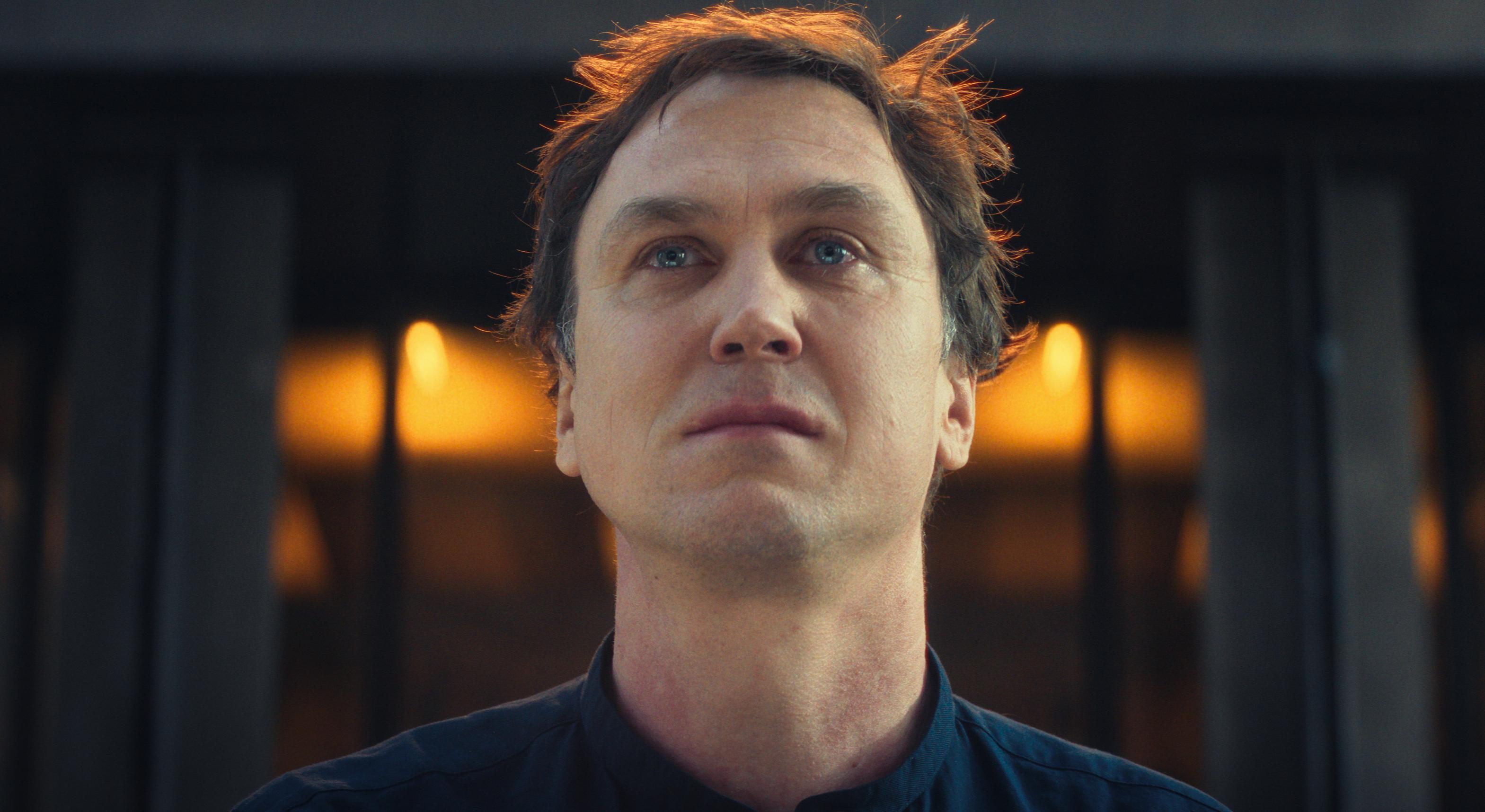 Schauspieler Lars Eidinger in einer Szene aus "Sterben"