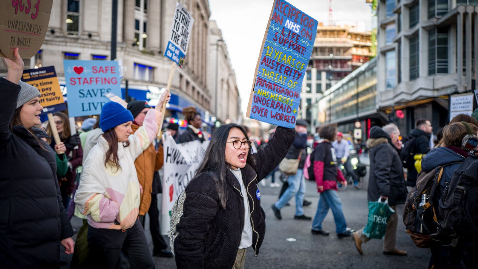 Größter Streik bei britischen Rettungsdiensten seit 30 Jahren | BR24