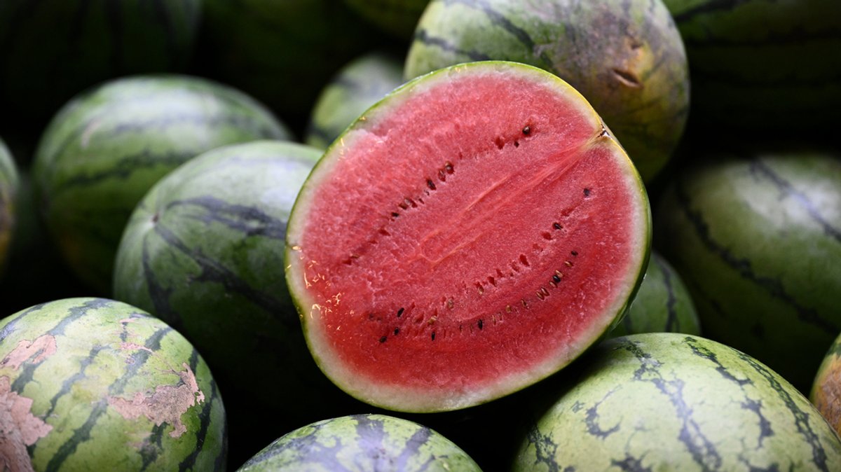 Defekte Bremsen und zu schnell: Melonen-Laster auf A8 gestoppt