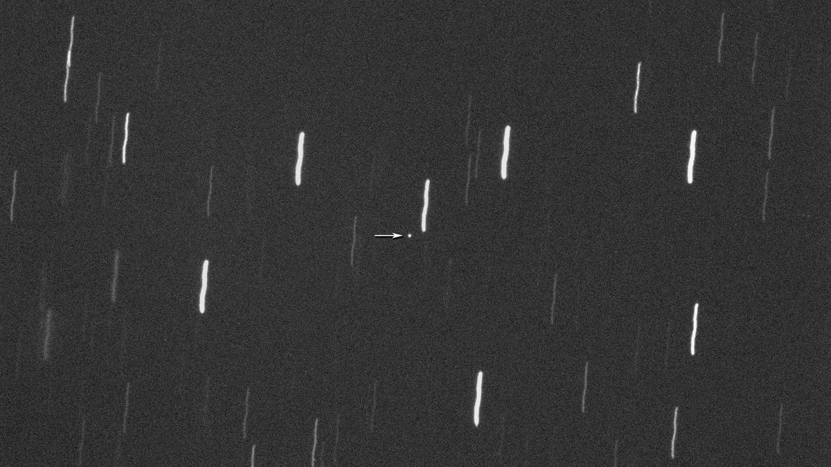 Der Asteroid 2026 JH2 zeigt sich in einer Aufnahme eines Hochleistungs-Teleskops am 17. Mai 2026 als kleiner Punkt.