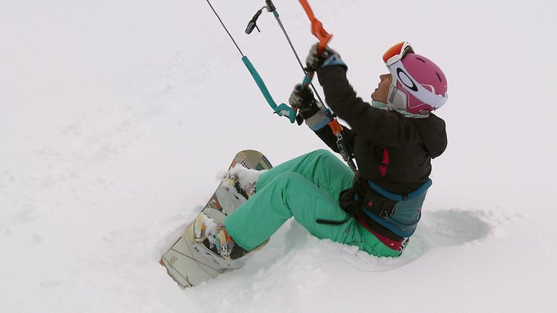 Claudia Geßlein beim Snowkiten.