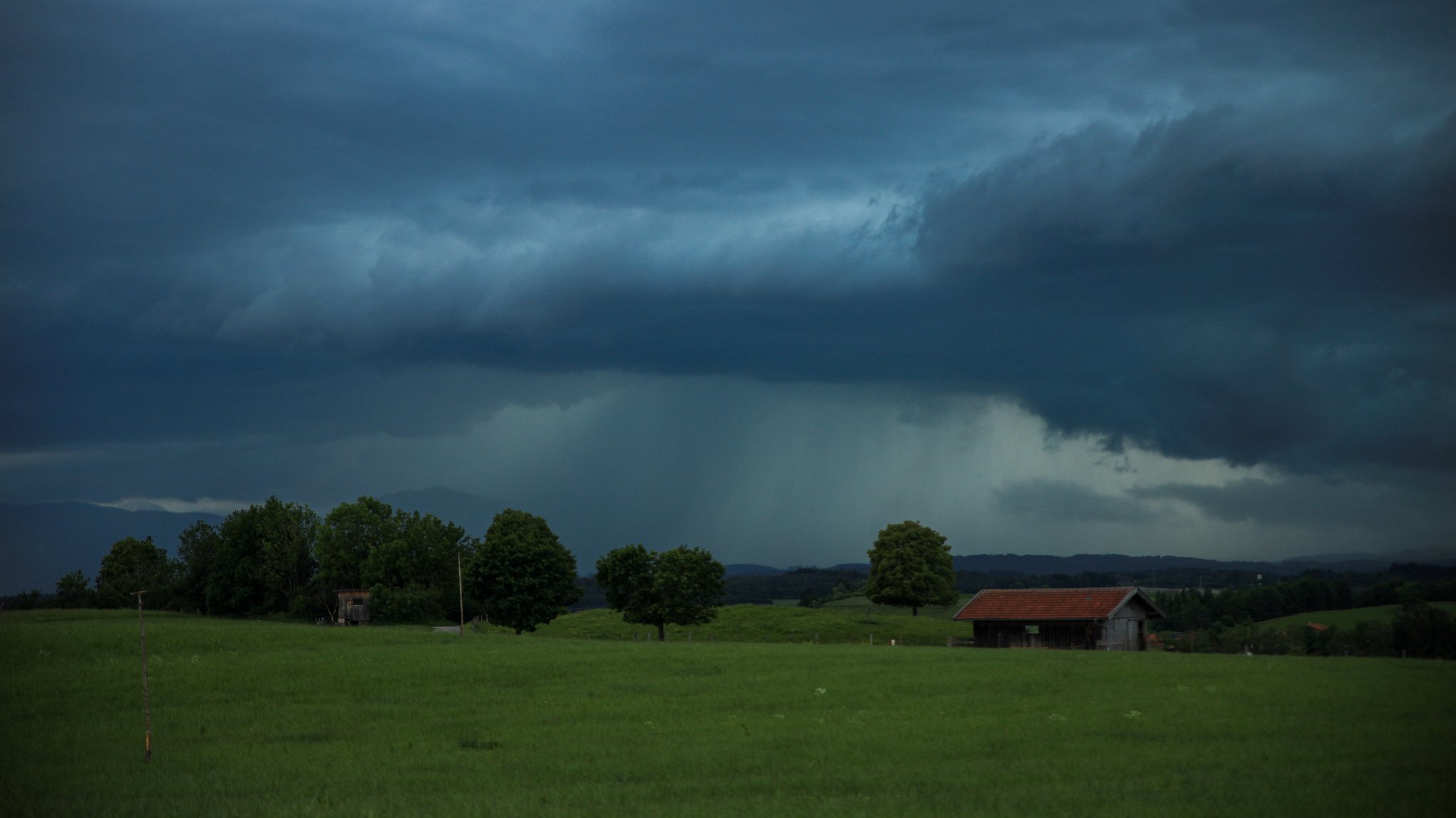 Dunkle Gewitterwolken in Oberbayern (Symbolbild)