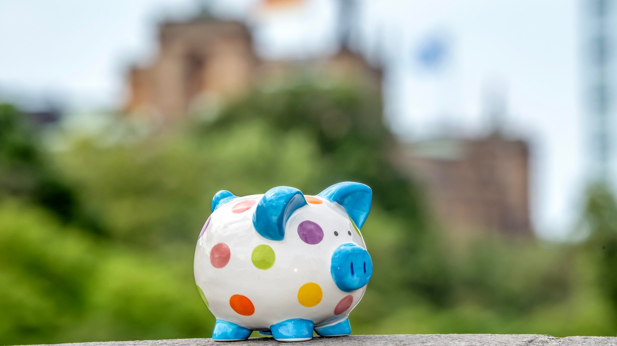 Sparschwein vor dem Bayerischen Landtag 