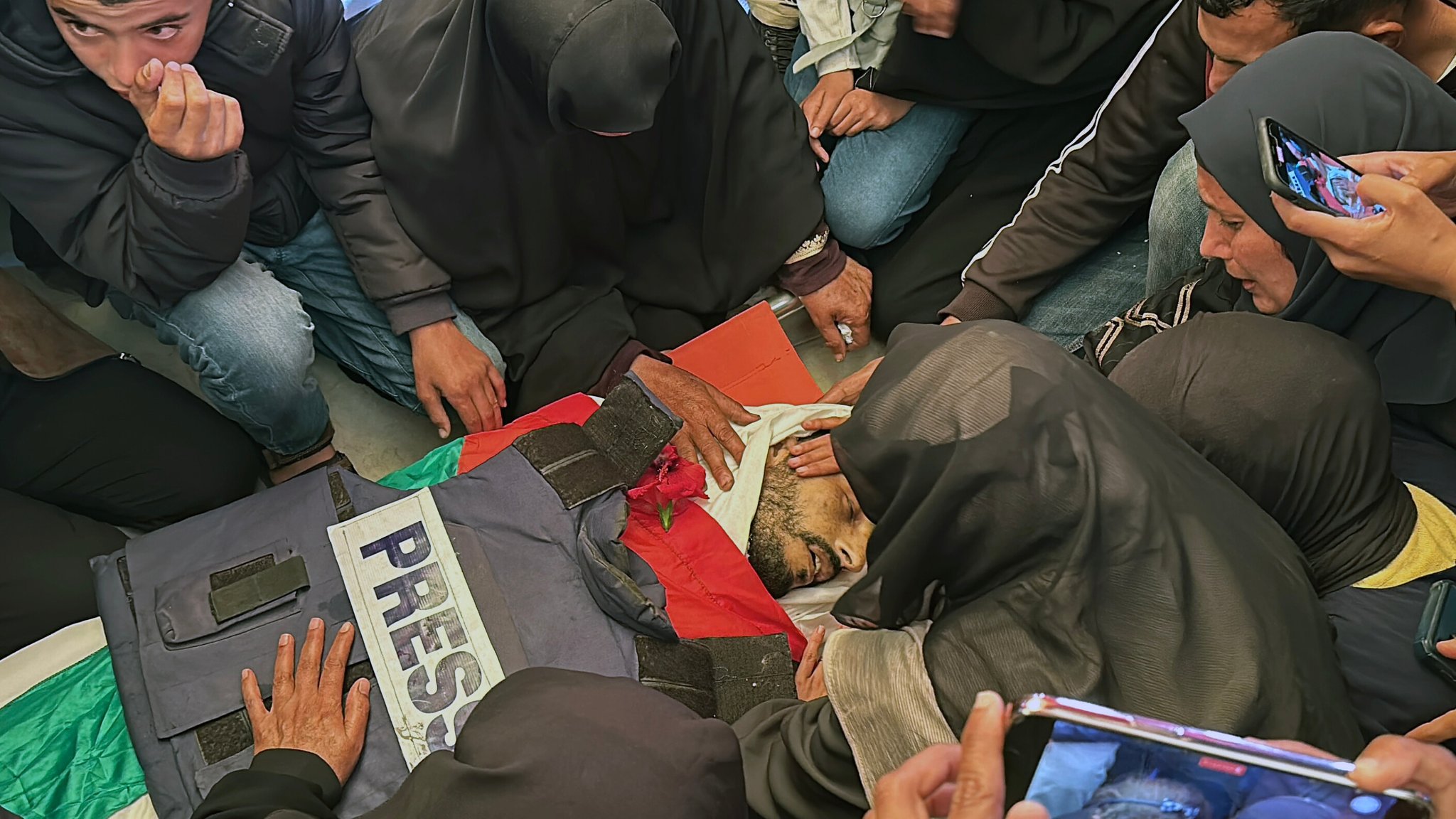 Journalist - und Hamas-Extremist? Der getötete Hasan Eslaiah | Bild: picture alliance / ZUMAPRESS.com | Abdullah Abu Al-Khair Journalist - und Hamas-Extremist? Der getötete Hasan Eslaiah