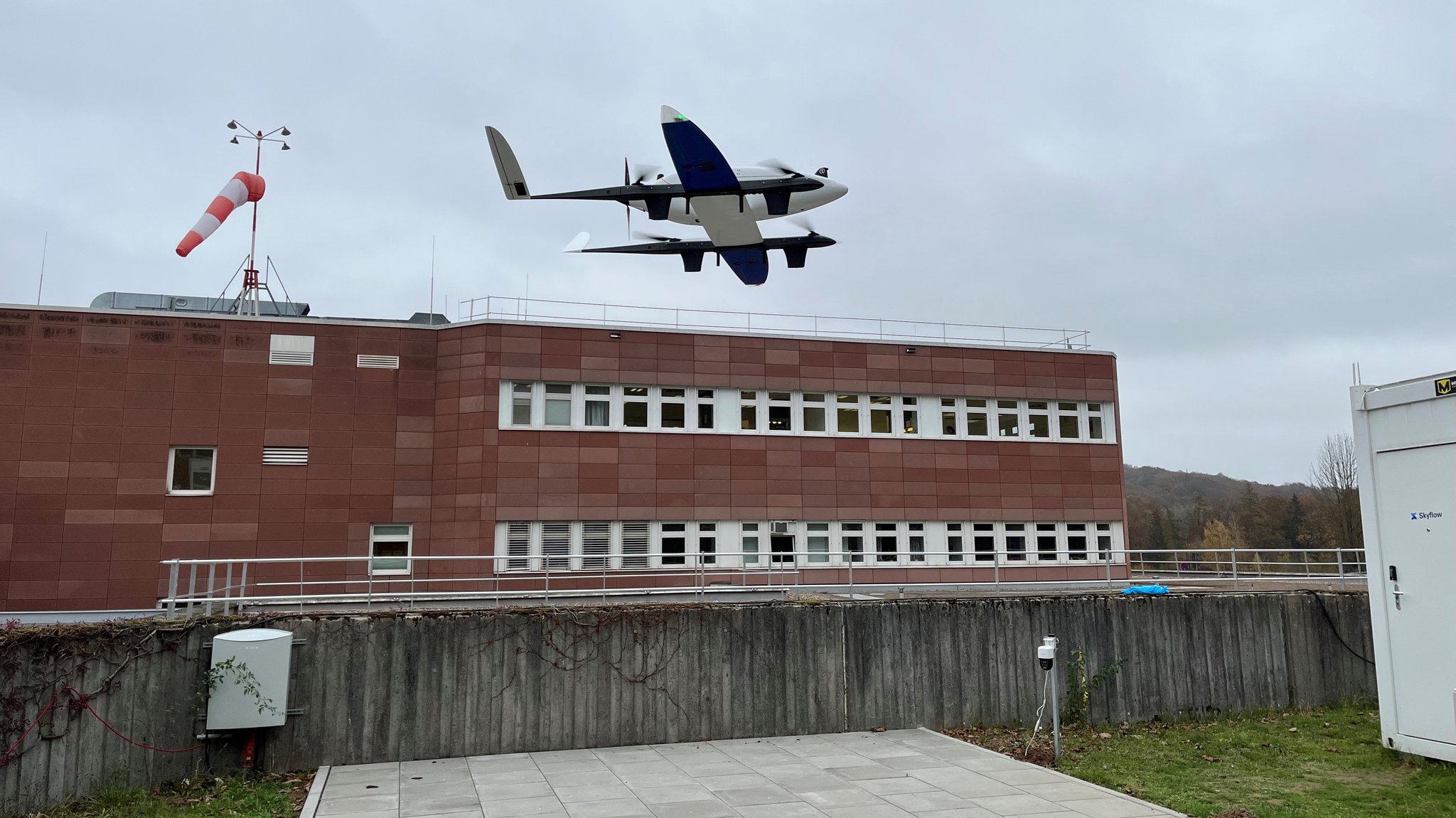 Transportdrohne des Klinikums Aschaffenburg-Alzenau startet zu einem Einsatz.