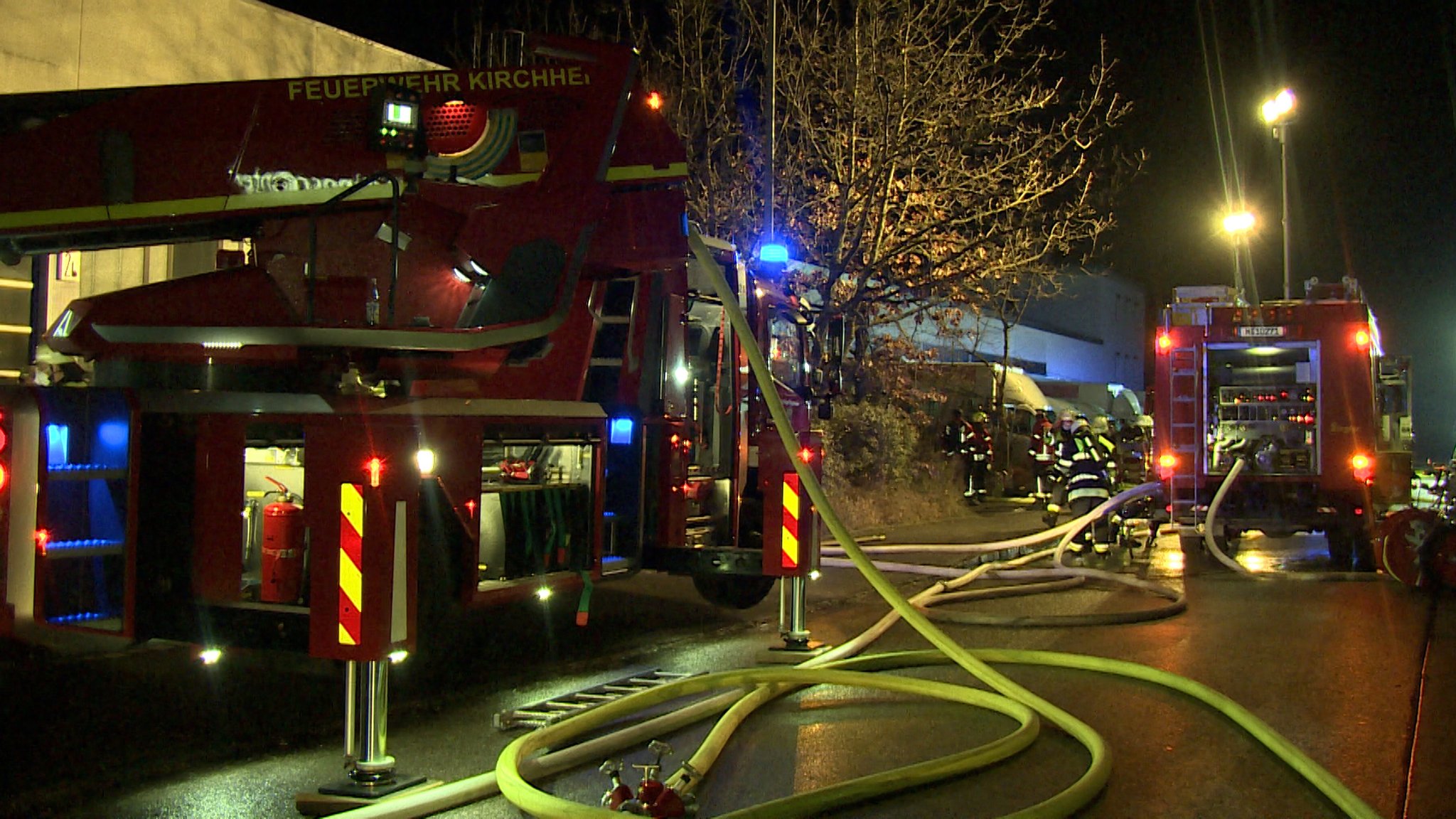 Lagerhalle für E-Scooter-Akkus durch Brand schwer beschädigt