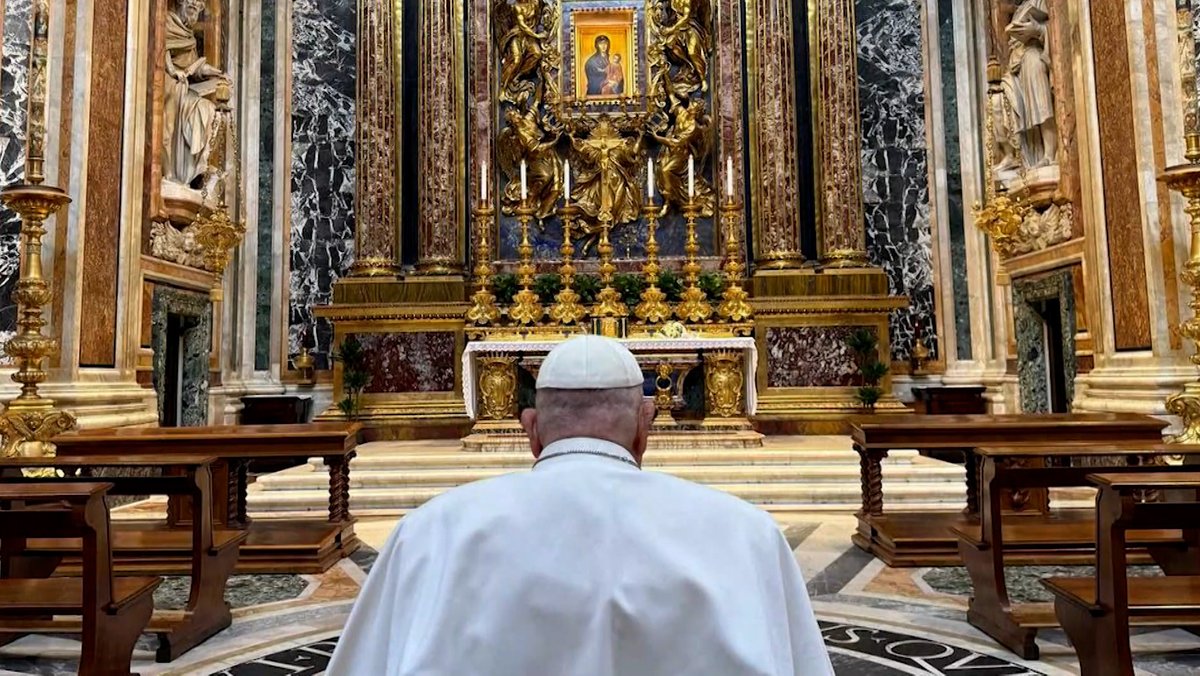 Neuer Blitz-Auftritt des Papstes nährt Spekulation um Osterfeier