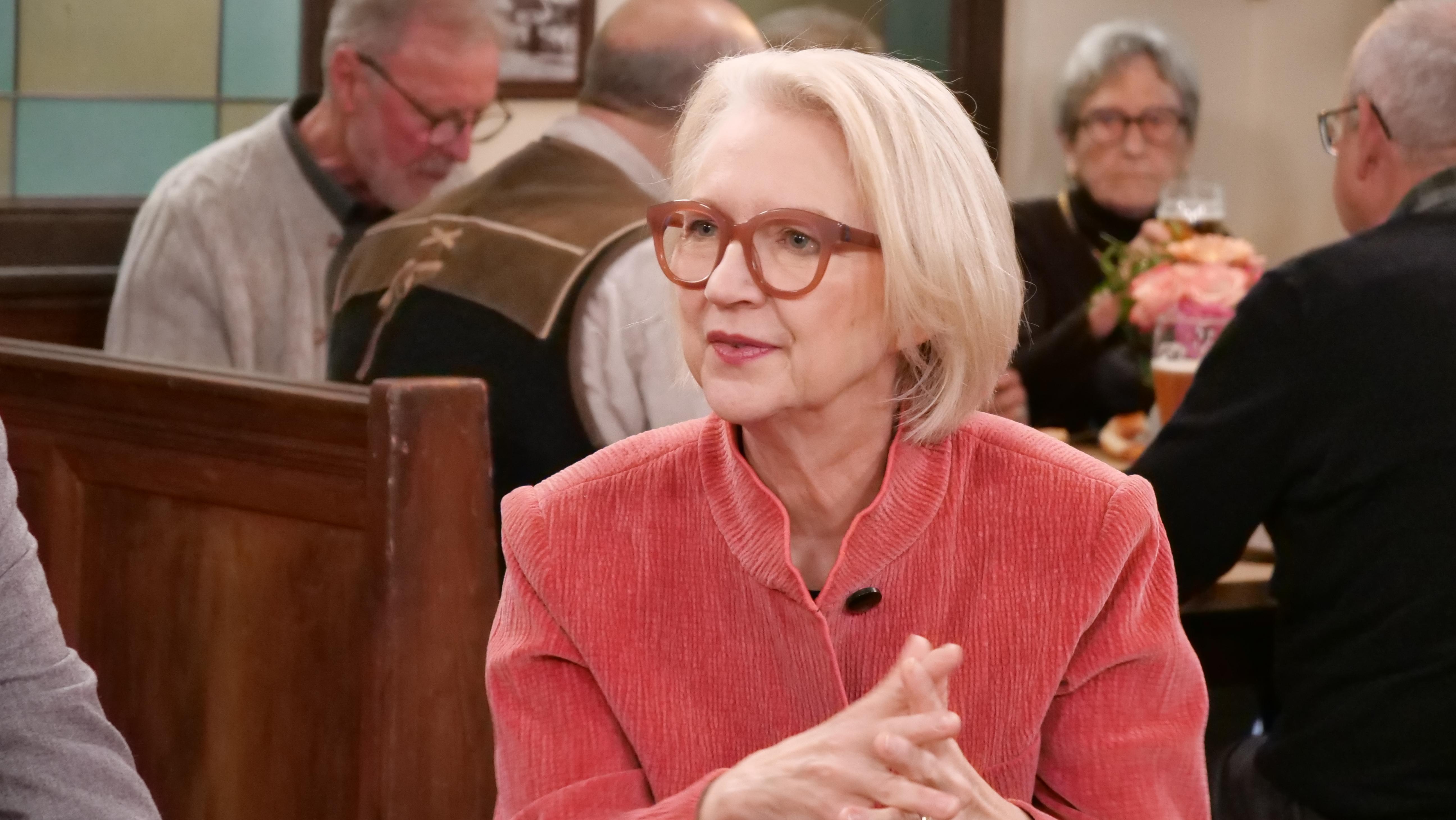 Die "Wirtschaftsweise" Monika Schnitzer beim "Sonntags-Stammtisch". 