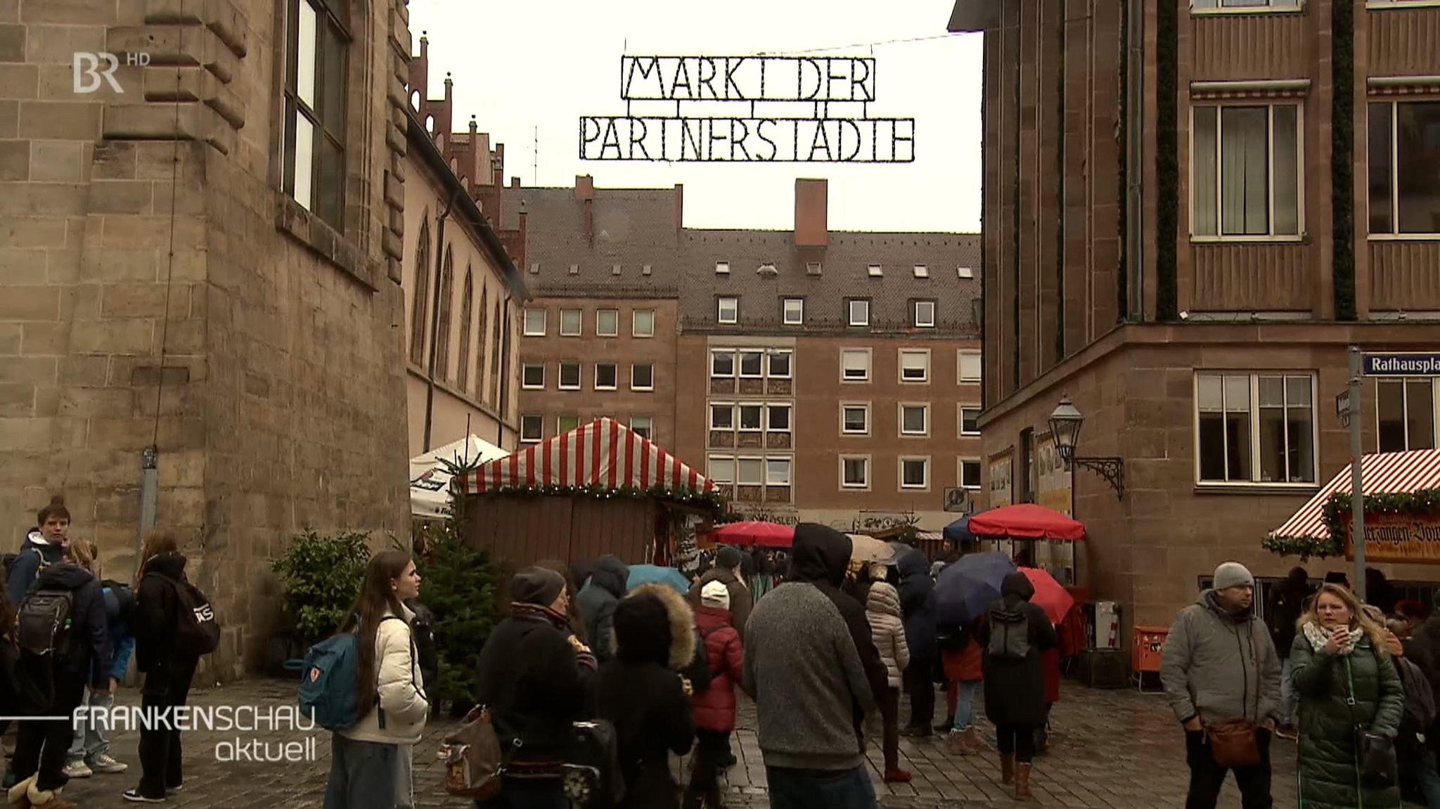 Auf dem "Markt der Partnerstädte" neben dem Christkindlesmarkt ist die Polizei besonders wachsam.