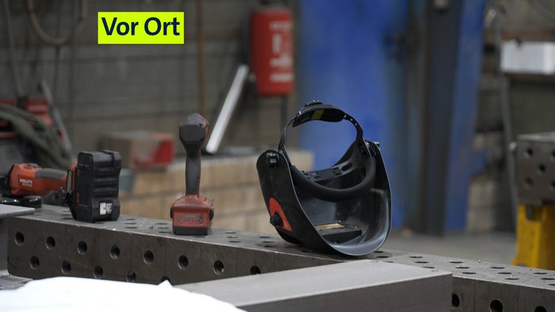 Eine Werkbank mit Gegenständen. | Bild: BR24 Eine Werkbank mit Gegenständen.