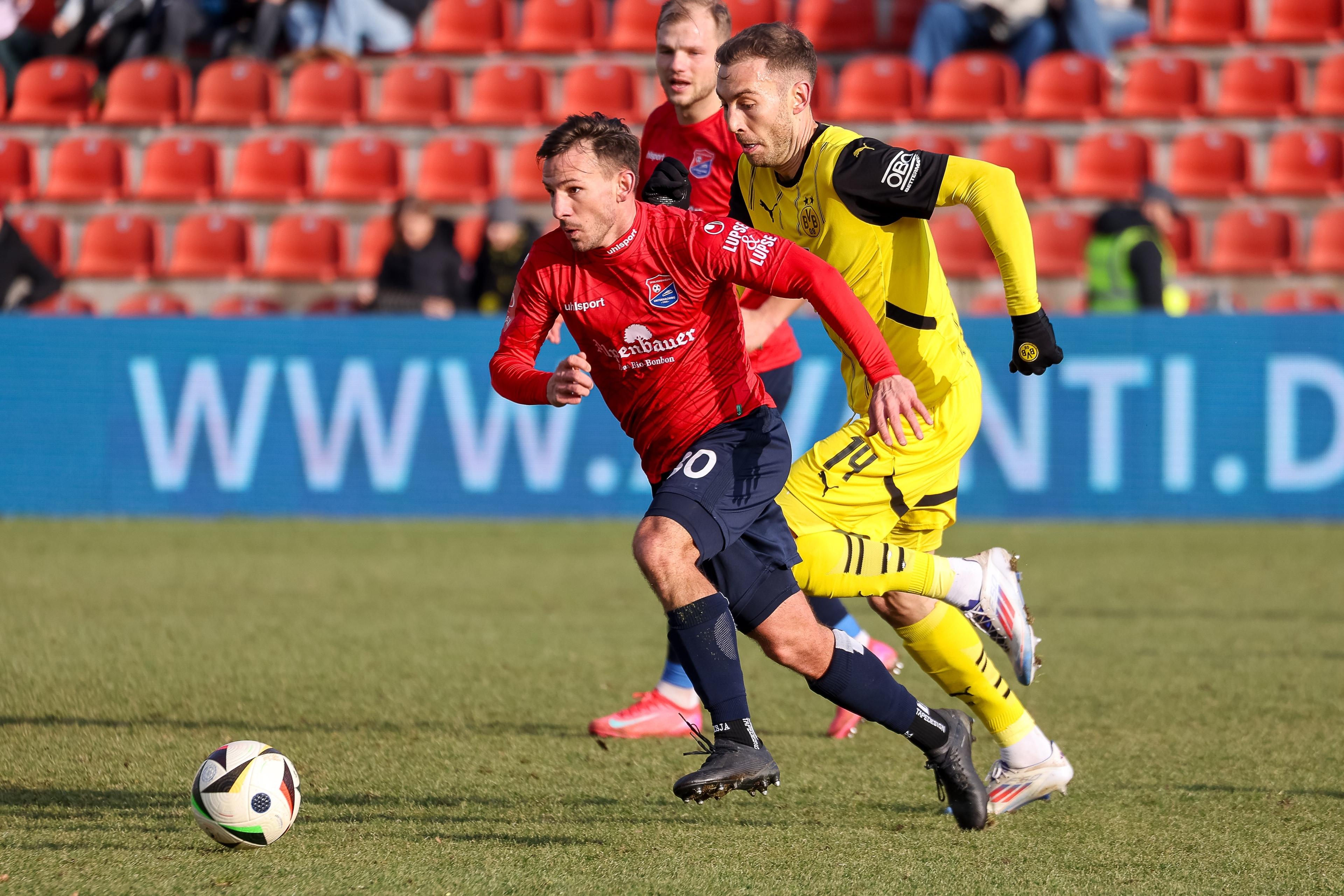 Spielszene SpVgg Unterhaching - Borussia Dortmund II