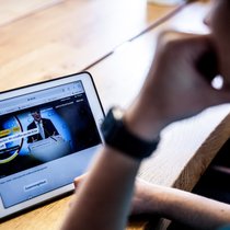 Alles digital? Die Social-Media-Strategien im Wahlkampf | Bild: picture alliance / Fotostand 