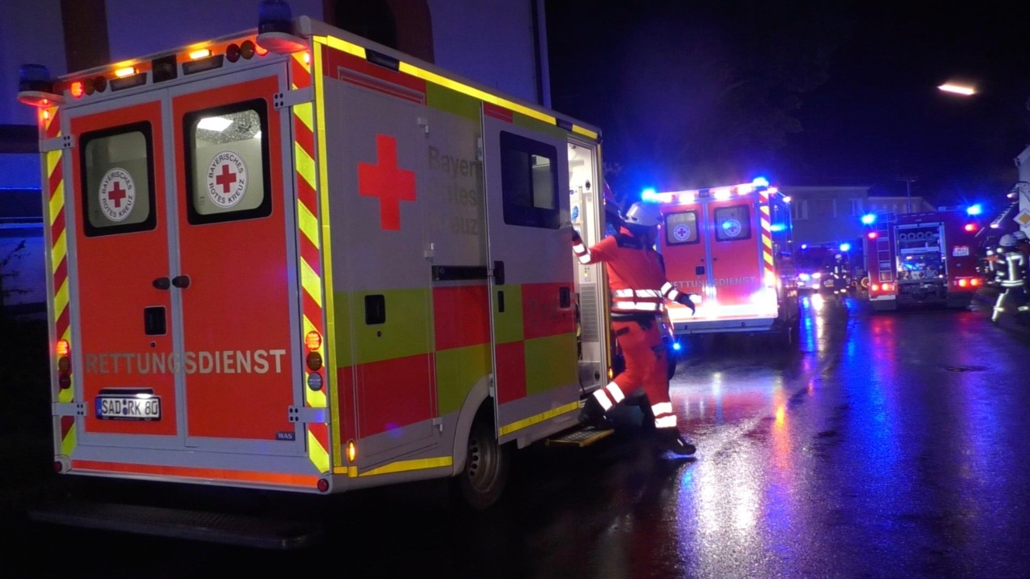 Rettungseinsatz am Senioren-Pflegeheim in Waldthurn in der Nacht 