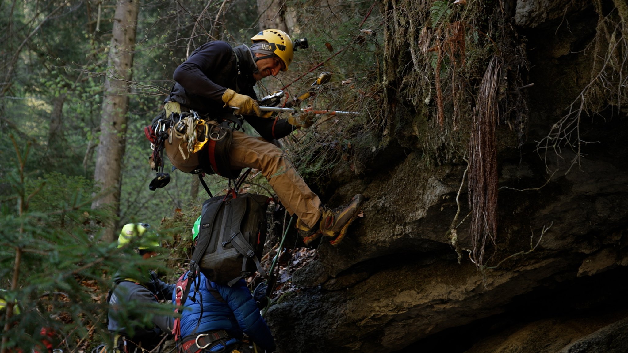 Marc Segger und sein Team arbeiten im Fels der Breitachklamm.