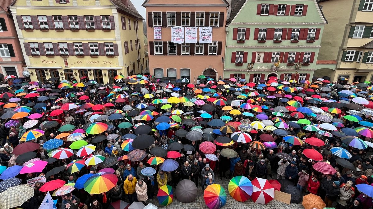 Mahnwache: Kliniken in Dinkelsbühl und Rothenburg vor dem Aus?