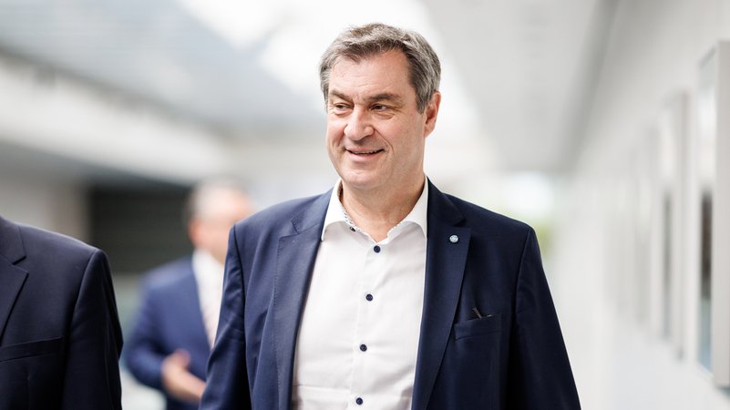 Markus Söder auf dem Weg zu einer Sitzung | Bild: picture alliance/dpa / Matthias Balk Markus Söder auf dem Weg zu einer Sitzung