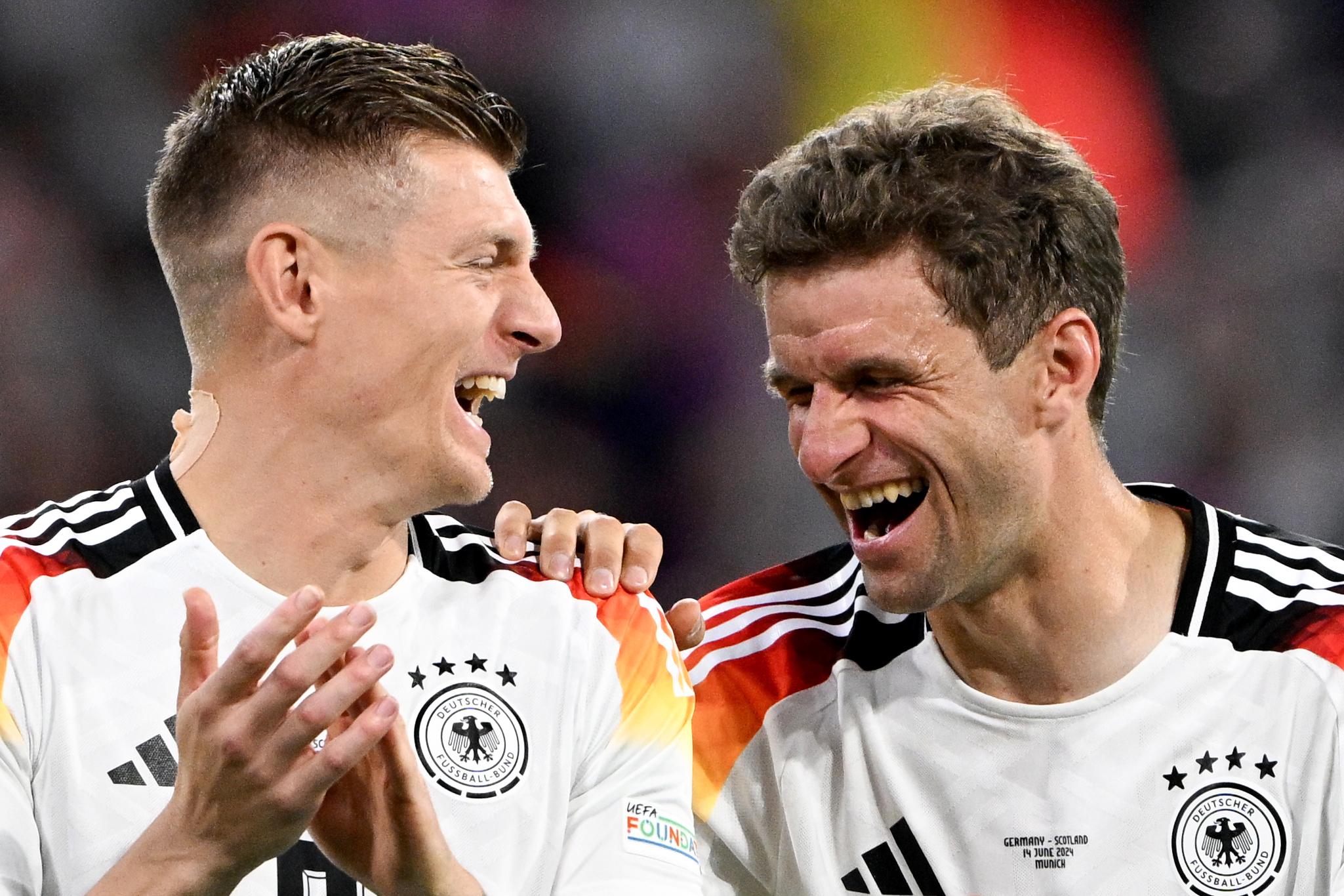 Toni Kroos und Thomas Müller (von links).