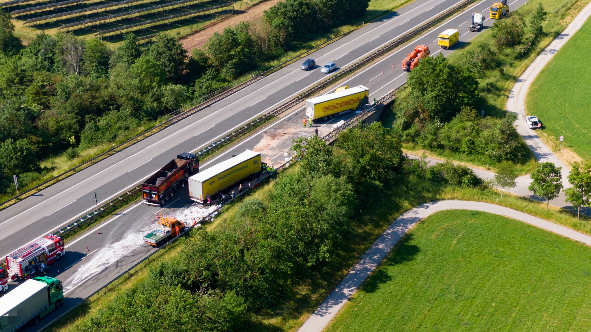 Unfall mit drei beteiligten Lastwagen auf der A6