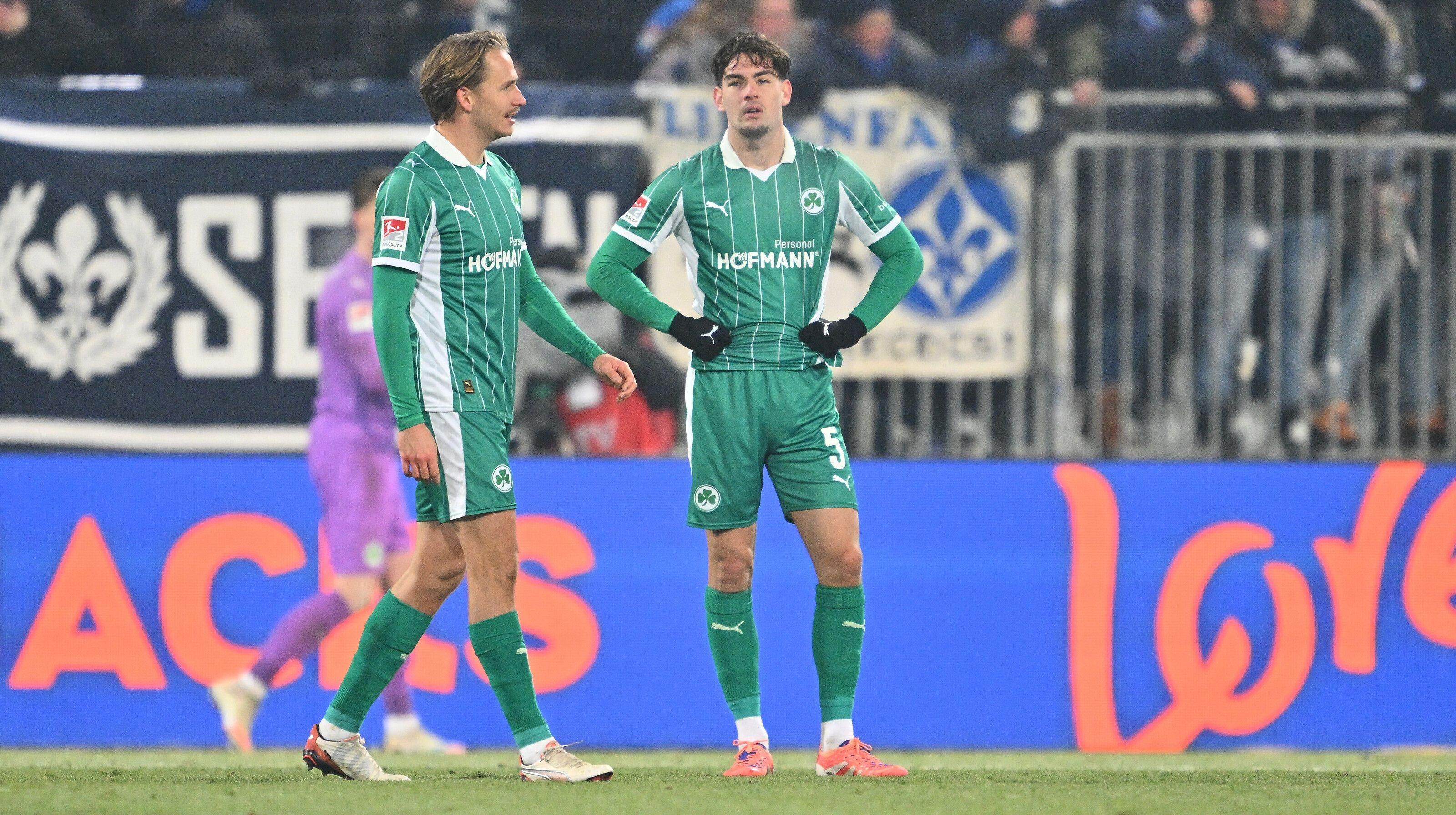 Lange Gesichter beim Kleeblatt: Die SpVgg Greuther Fürth verliert auch in Darmstadt.