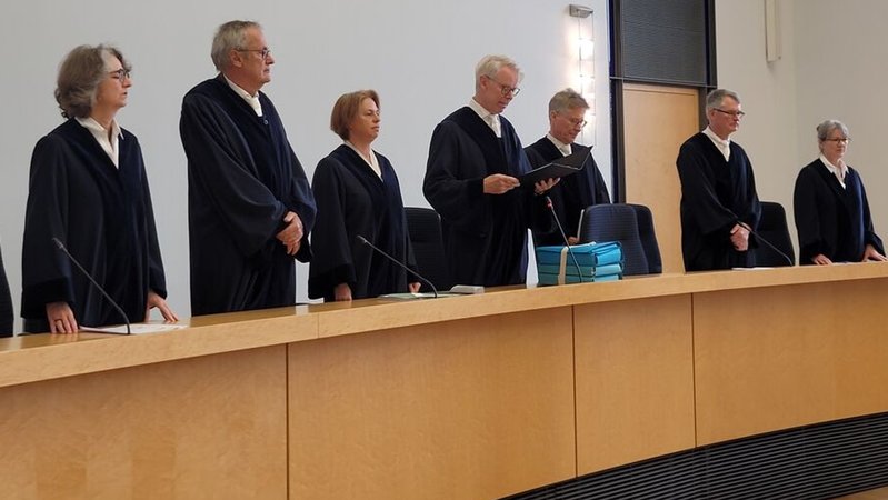 Der Bayerische Verfassungsgerichtshof bei der Verkündung des Urteils über die Klage der AfD gegen die bayerischen Artenschutzgesetze.