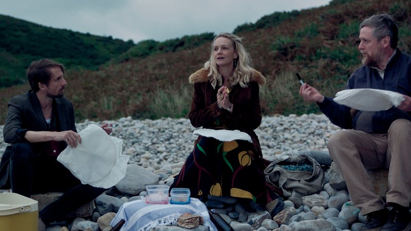 Szene aus dem Film "The Ballad of Wallis Island" | Bild: picture alliance / ZUMAPRESS.com | Focus Features Szene aus dem Film "The Ballad of Wallis Island"