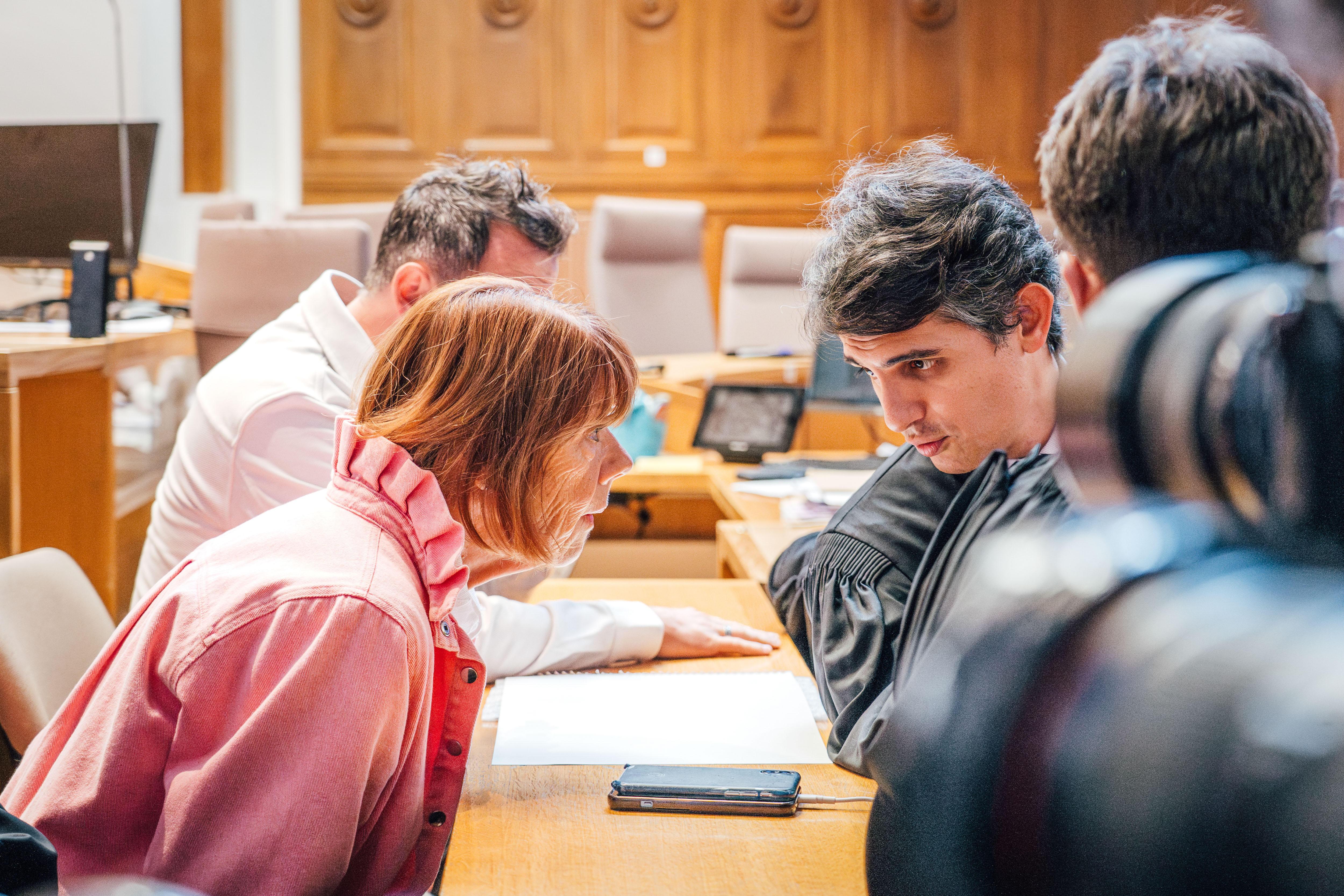 Gisèle Pelicot in der Berufungsverhandlung im Verfahren um sexuelle Gewalt an ihr. 