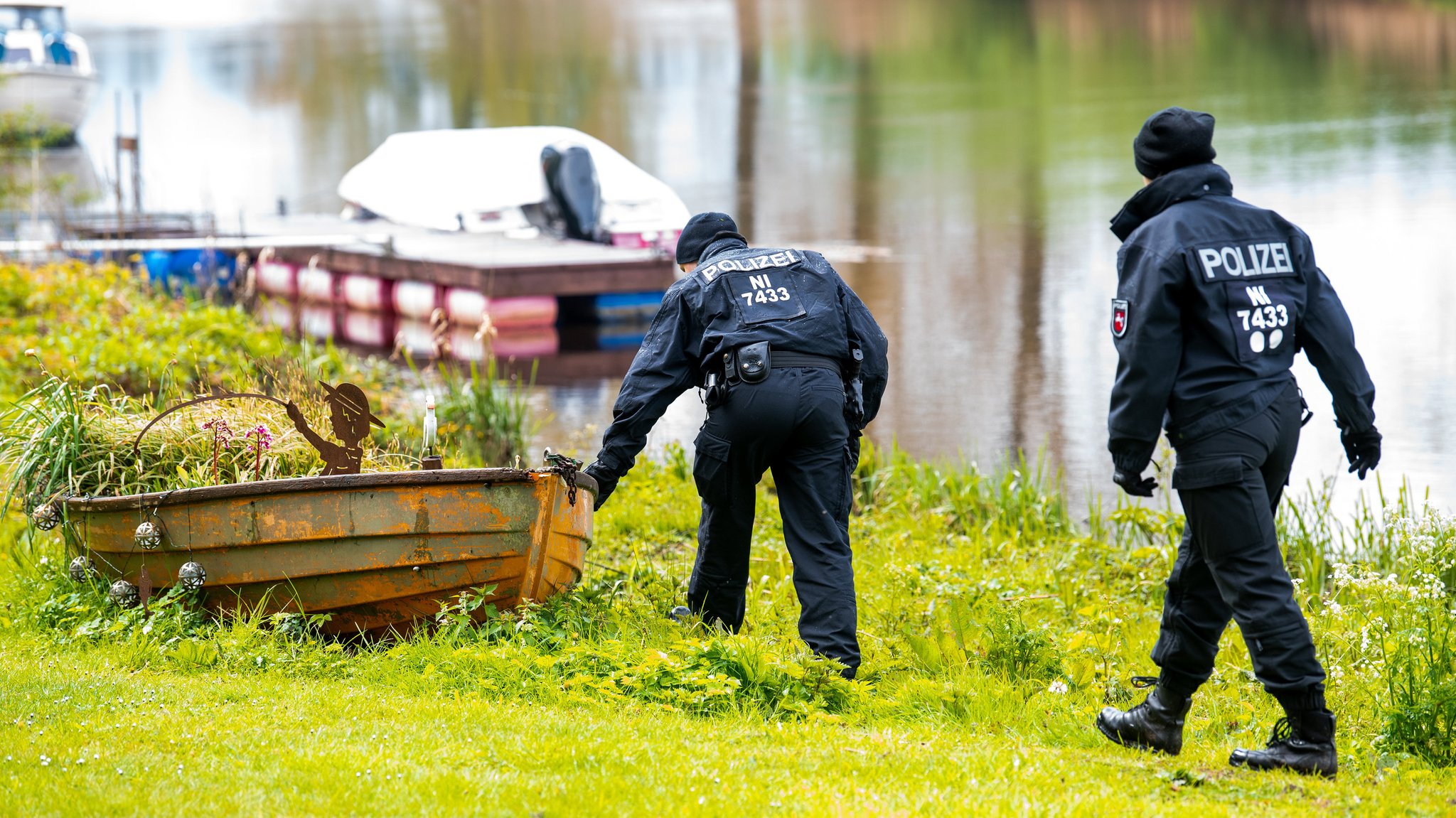 Der sechs Jahre alte Arian aus Elm im Landkreis Rotenburg (Wümme) bleibt auch am fünften Tag in Folge vermisst. Foto: Daniel Bockwoldt/dpa/Daniel Bockwoldt 