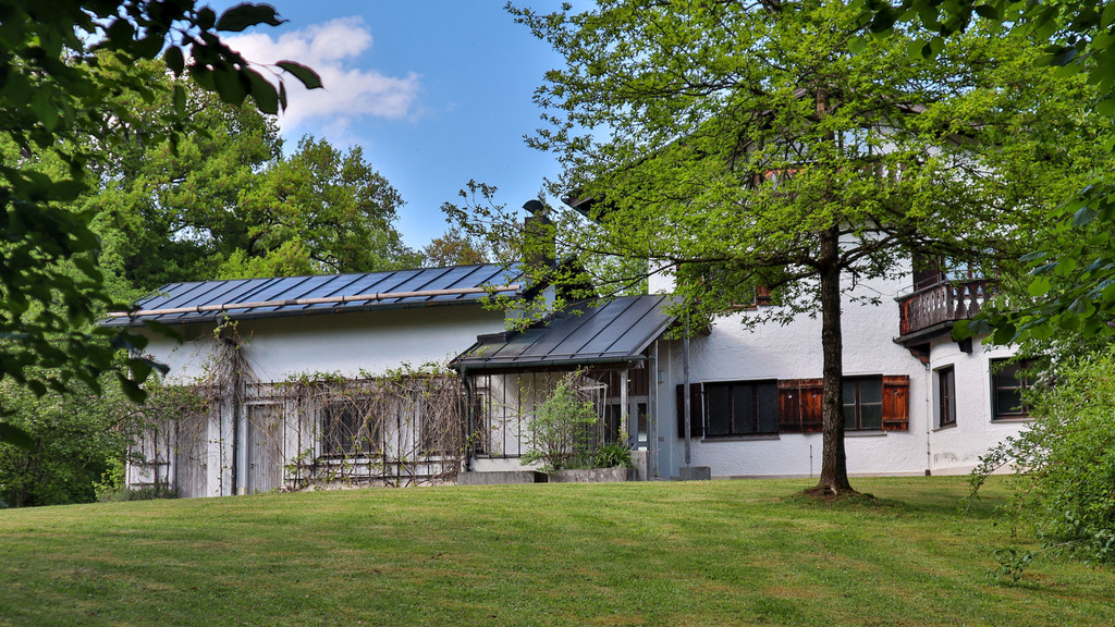 Die Albers-Villa in Garatshausen / Feldafing am Starnberger See. Aufnahme aus dem Jahr 2020. | Bild: picture alliance / Fotostand | Fotostand / Wagner Die Albers-Villa in Garatshausen / Feldafing am Starnberger See. Aufnahme aus dem Jahr 2020.
