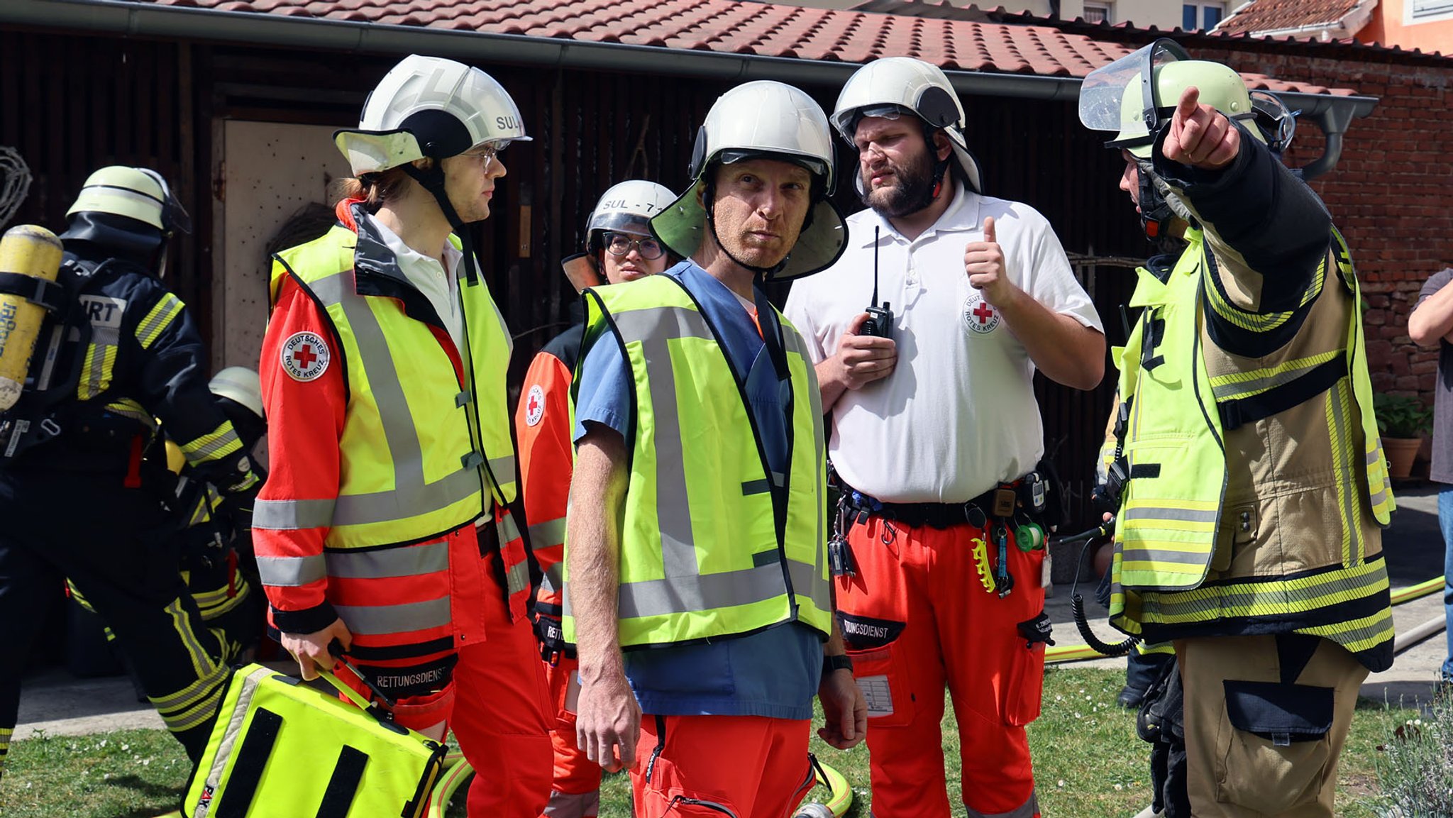 Feuerwehr und Rettungskräfte waren mit einem Großaufgebot vor Ort.