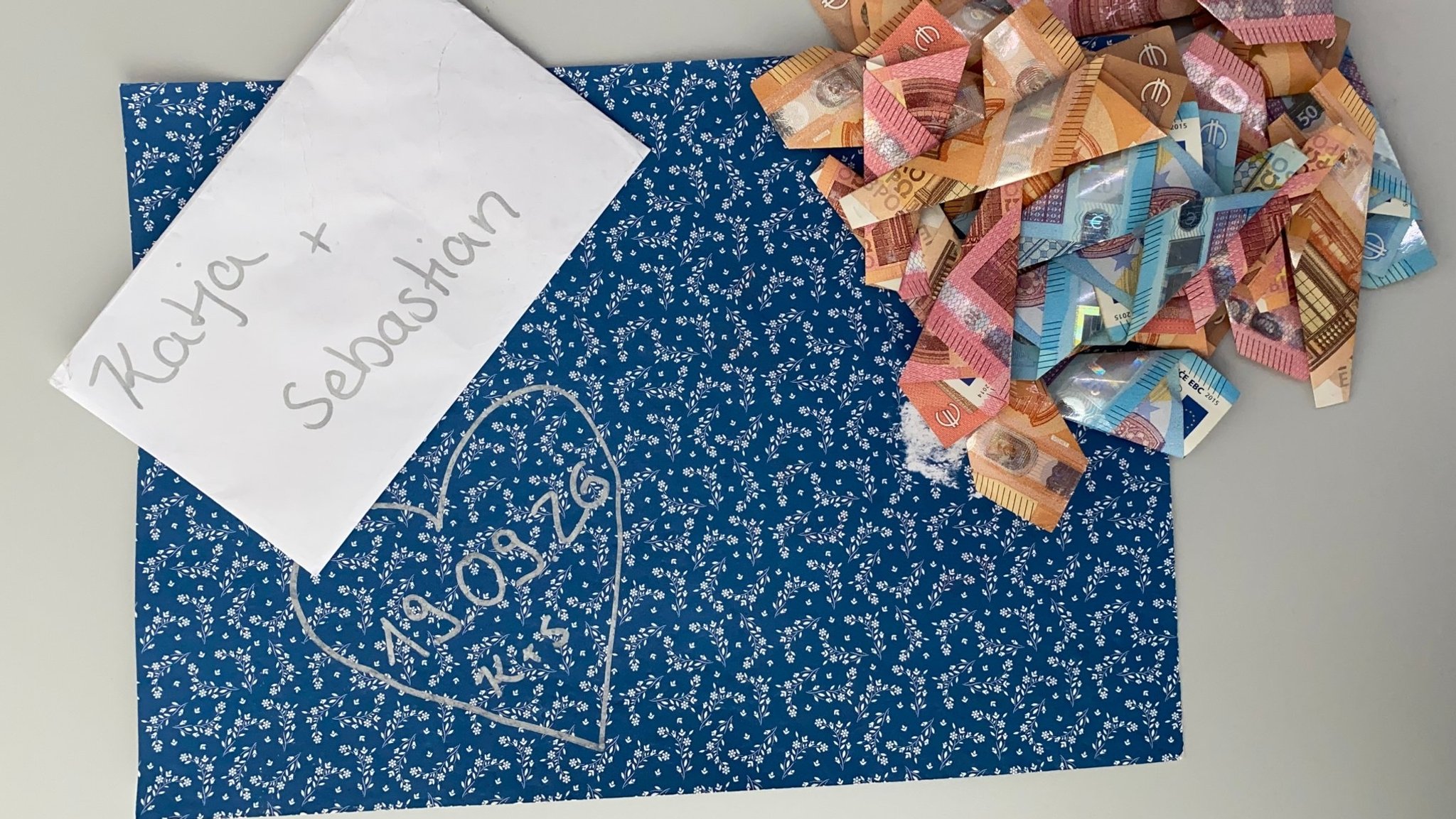 Hochzeitsgeschenk vergessen, überfahren, wiedergefunden