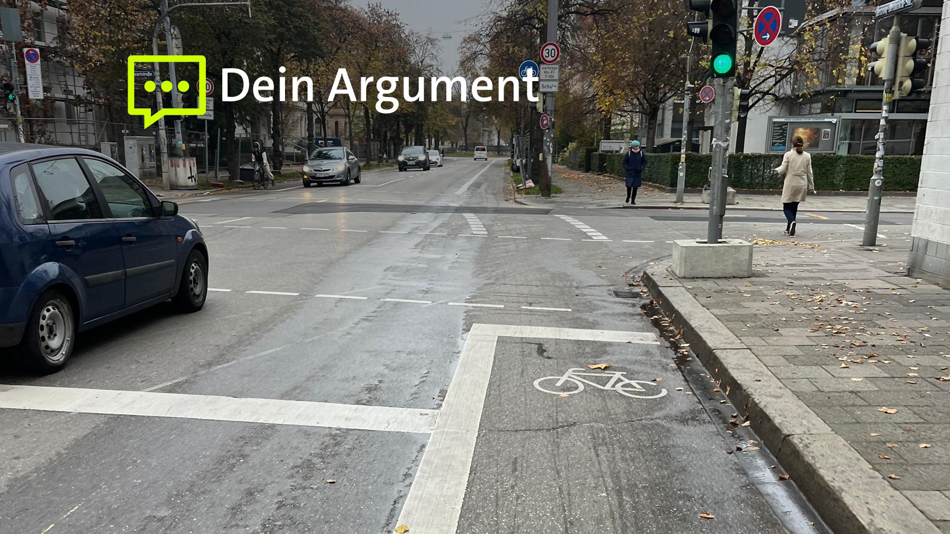 Kreuzung mit Radfahrstreifen in München