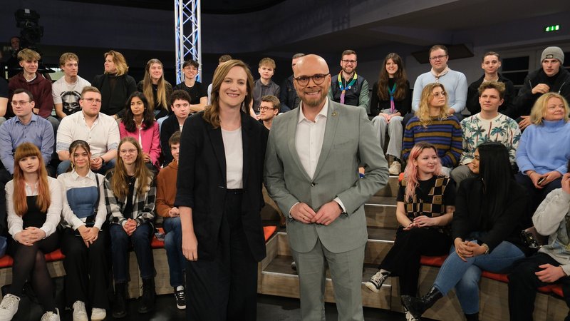 jetzt red i extra: Zwischen Krise, Krieg und Klima - Was bewegt die Jugend? | Bild: Bayerischer Rundfunk 2025 jetzt red i extra: Zwischen Krise, Krieg und Klima - Was bewegt die Jugend?