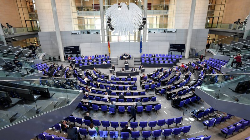 Der Bundesrat hat der Wahlrechtsreform zugestimmt. 106 Sitze im Bundestag sollen wegfallen. Zwei Parteien sorgen sich um ihre Mandate.