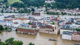 dpatopbilder - 04.06.2024, Bayern, Passau: Teile der Altstadt sind vom Hochwasser der Donau überflutet. In Bayern herrscht nach heftigen Regenfällen vielerorts weiter Land unter.  | Bild:dpa-Bildfunk/Armin Weigel