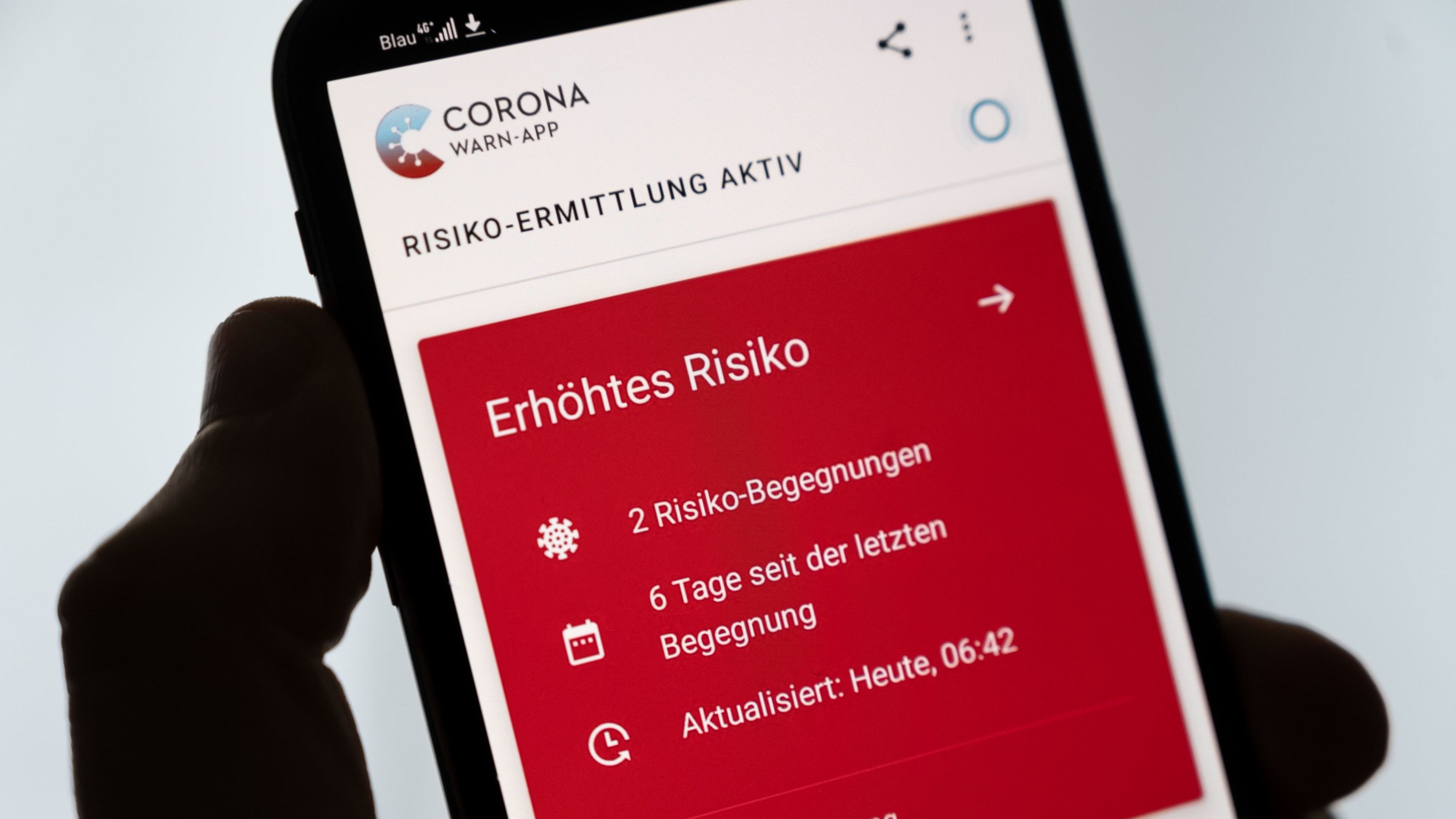 Erhohtes Risiko Was Tun Bei Roter Warnung In Corona App Br24