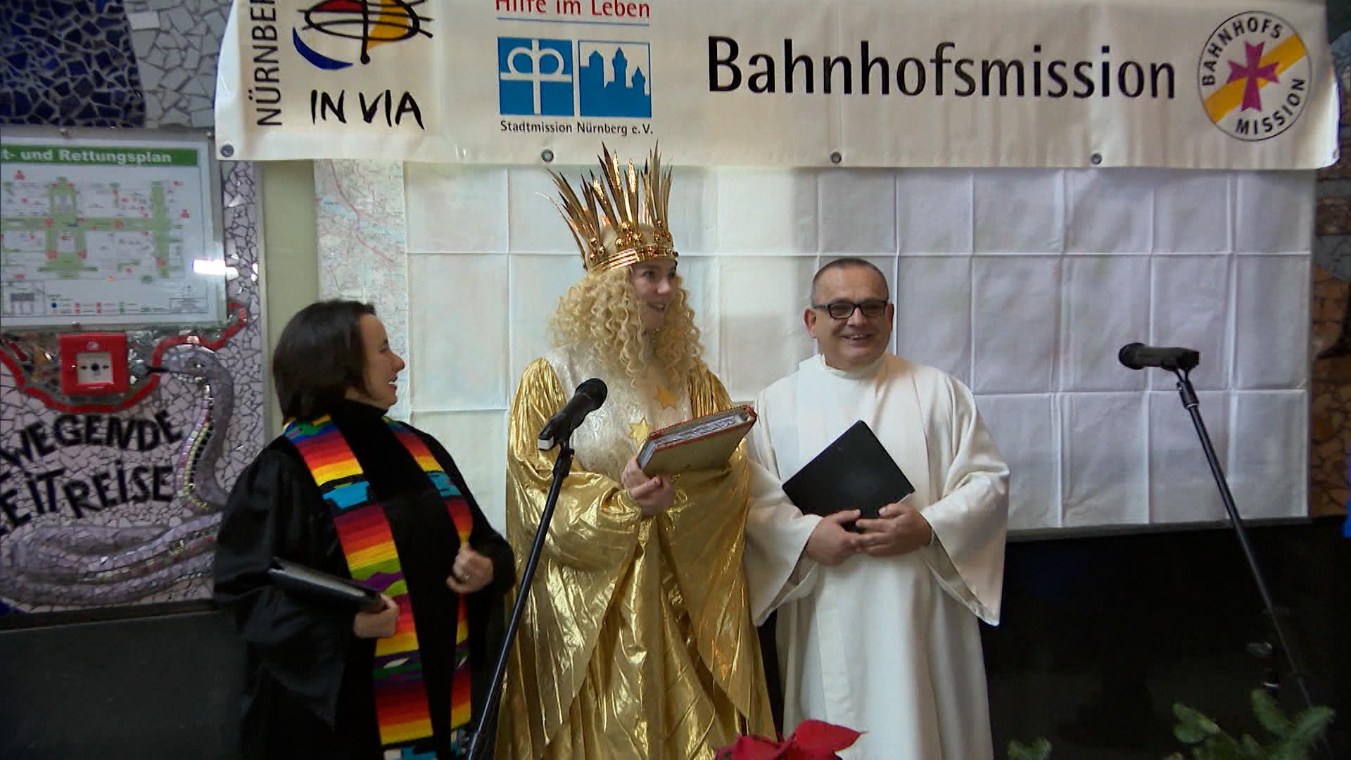 Das Christkind besucht die Nürnberger Bahnhofsmission.
