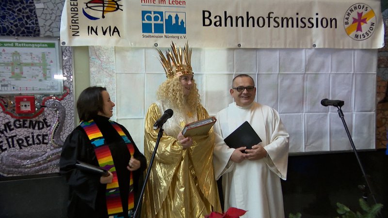 Das Christkind besucht die Nürnberger Bahnhofsmission. | Bild: BR Das Christkind besucht die Nürnberger Bahnhofsmission.